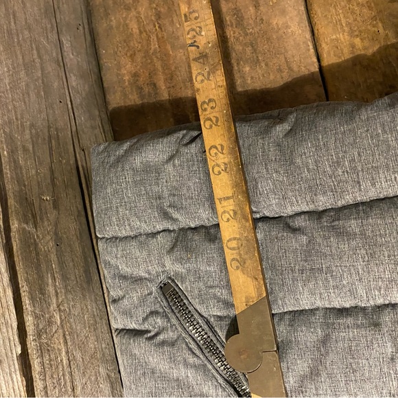 H&M Unisex Puffer Vest Soft Grey with Knit Collar - Size 38R, Men S or Women’s M - Picture 11 of 13